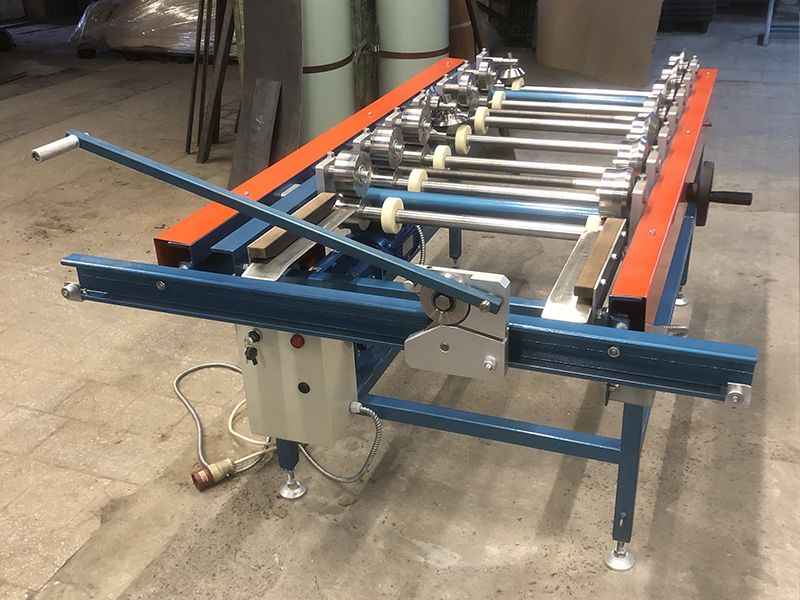 Станок для изготовления оконных отливов ПО-1