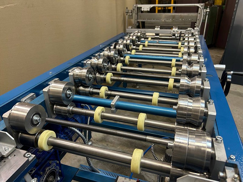 Прокатный станок для клик фальца SLP-1 auto с функцией вырубки 