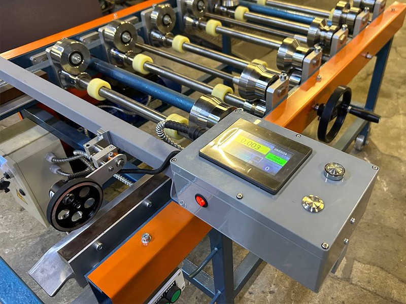 Станок для кровли Ф3 с датчиком длины