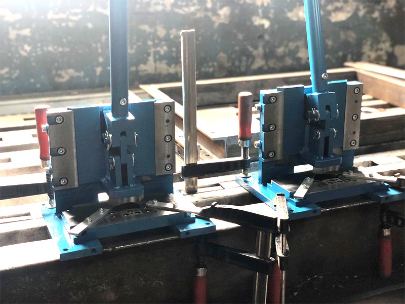 Вырубной пресс для дорожных знаков Д-1